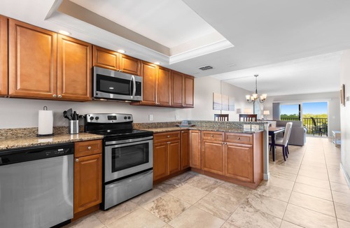 Indian Shores Condo | BAY SHORES YACHT AND TENNIS CLUB 207 RENOVATED AND ACROSS THE STREET FROM BEACH