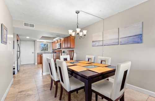 Indian Shores Condo | BAY SHORES YACHT AND TENNIS CLUB 207 RENOVATED AND ACROSS THE STREET FROM BEACH