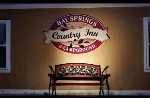 Centre Hotel | Bay Springs Country Inn & Marina