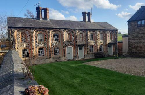 Farthingstone House | Bay Tree Cottage Accommodation