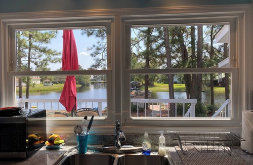 Elizabethtown House | Bay Tree Lake Waterfront Near White Lake