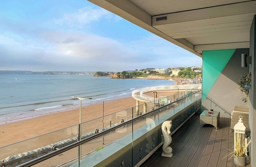 Torquay City Centre Cottage | Bay View Abbey Sands