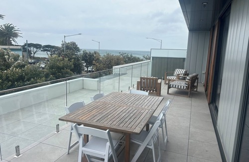 St Leonards Apartment | Bay view apartment