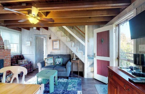 Barnstable House | Bay view cottage w/deck, gas grill & great view - steps to private beach
