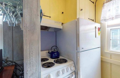Barnstable House | Bay view cottage w/deck, gas grill & great view - steps to private beach