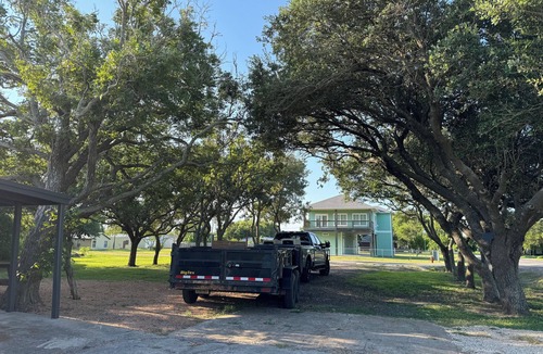 Long Mott Cottage | Bay view fisherman's cottage. Located in Seadrift, near Port O' Connor, TX.
