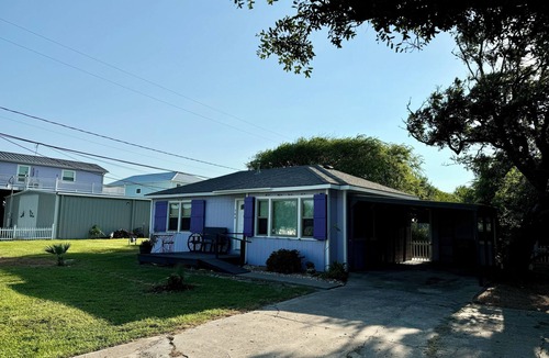 Long Mott Cottage | Bay view fisherman's cottage. Located in Seadrift, near Port O' Connor, TX.