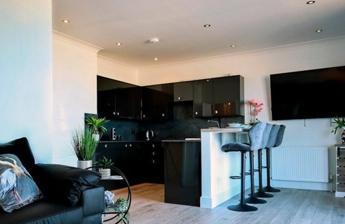 Westbrook Apartment | Bay View - Seaside Escape