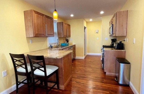 Ventnor City House | Bay view-walk to beach/boards/restaurants, parking