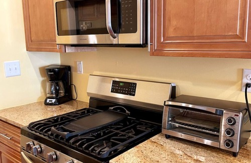 Ventnor City House | Bay view-walk to beach/boards/restaurants, parking