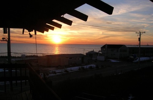 North Truro Apartment | BAY VIEWS, BEACH ACROSS STREET, GREAT DEAL!