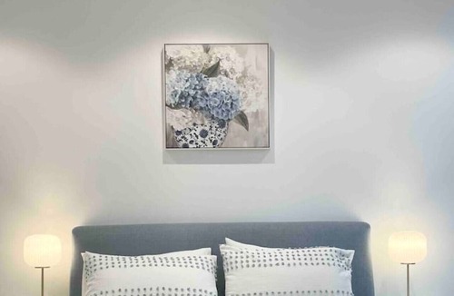 St. Leonards Apartment | Bay Views Prime Location Retreat