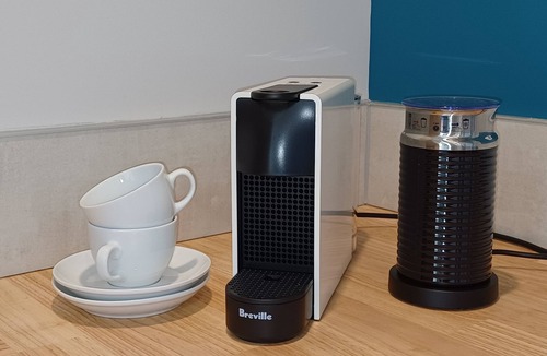 Russell Cottage | Bay views, sunsets & relaxation await.