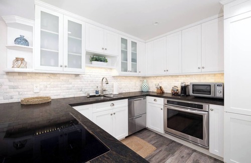 La Playa Apartment | Bay Views, Watch Sailboats Go By.