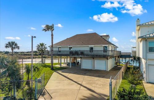 Terramar Beach House | Bay Vista- NEW LISTING in Terramar Beach, 4 BR 3 BA, Boat slip home