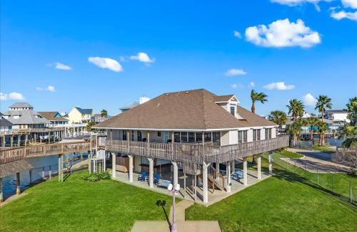 Terramar Beach House | Bay Vista- NEW LISTING in Terramar Beach, 4 BR 3 BA, Boat slip home