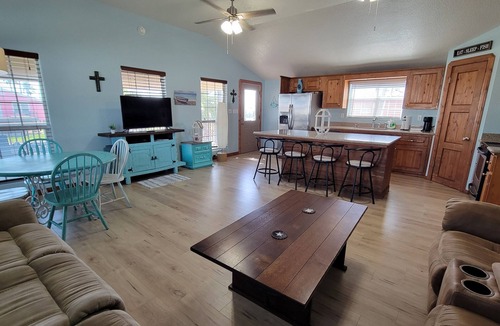 Cedar Lane House | Bayberry☀️3-bedroom waterfront home in Sargent - perfect for large families