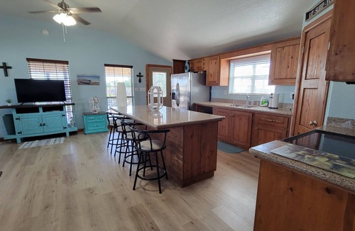 Cedar Lane House | Bayberry☀️3-bedroom waterfront home in Sargent - perfect for large families