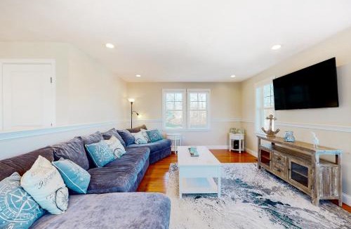 Plymouth House | Bayberry Beauty