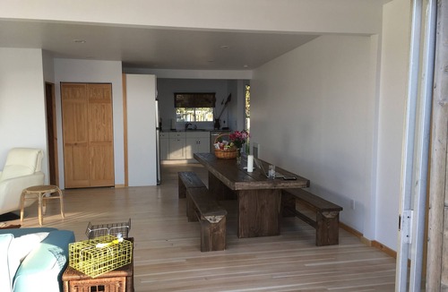 Cherry Grove House | Bayfront Beach Fun! – 3BR/3 Ensuite + Hot Tub
