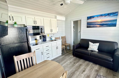 Gilchrist House | Bayfront Bliss*Water Views & Beach Nearby*Great Fishing!