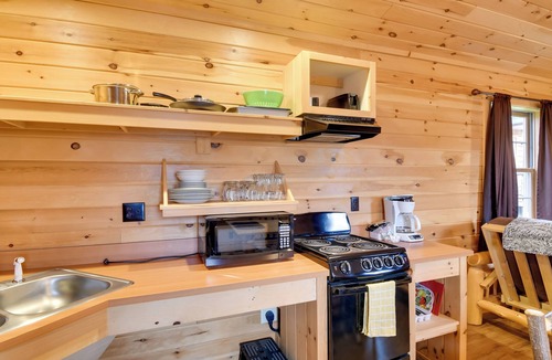 North Rose Cabin | Bayfront Cabin 4: Docks & Access to Lake Ontario!