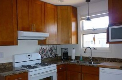 Beach Haven Gardens Apartment | Bayfront classic beach beach house