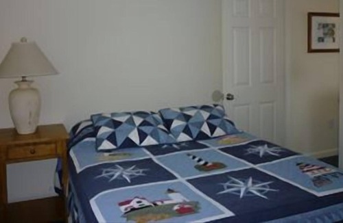 Beach Haven Gardens Apartment | Bayfront classic beach beach house