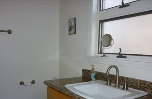 Beach Haven Gardens Apartment | Bayfront classic beach beach house