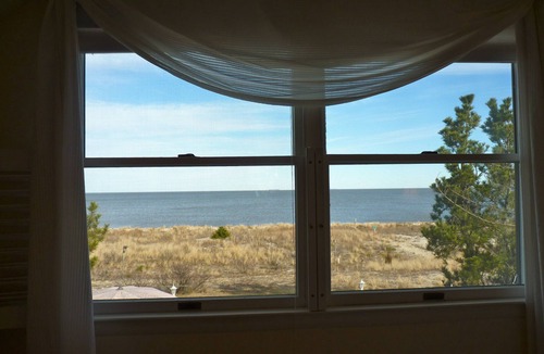 Milford House | Bayfront Cottage with Spectacular Views