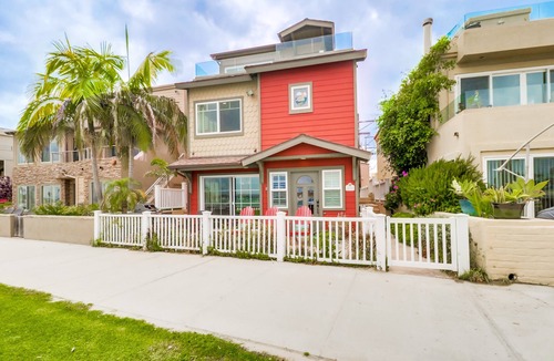 Mission Beach House | Bayfront Dreams - Bay Views, Garage, Boardwalk & Patio
