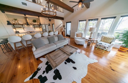 Plantation House | Bayfront, Handicap-Friendly, Pool & Elevator, Kayaks