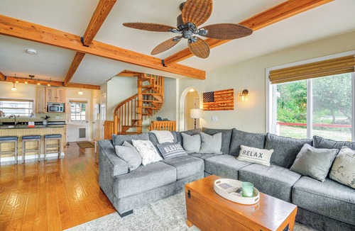 Vaughn House | Bayfront Home w/Private Beach in Vaughn!