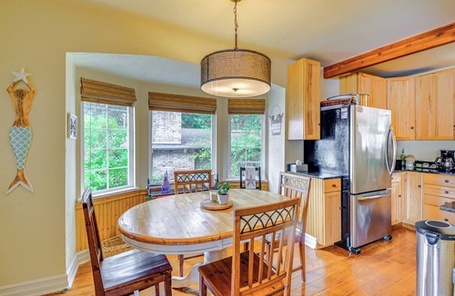 Vaughn House | Bayfront Home w/Private Beach in Vaughn!