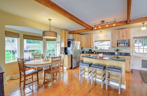 Vaughn House | Bayfront Home w/Private Beach in Vaughn!