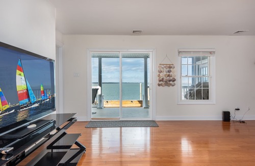 West Wildwood House | BAYFRONT! INTERNET, CENTRAL A/C, DECK & MORE!