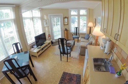 Saugatuck Apartment | Bayfront King, Harbor View & Porch,Parking, Location!