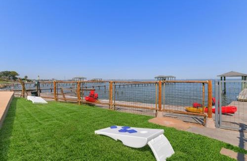 Clear Lake Shores House | Bayfront Luxury House with Pool