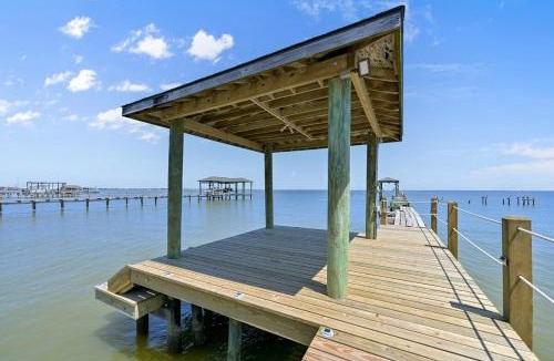 Clear Lake Shores House | Bayfront Luxury House with Pool