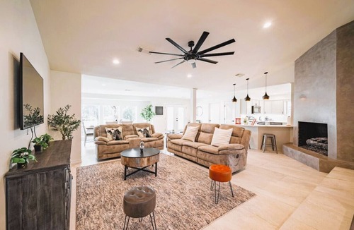 Nassau Bay House | Bayfront Luxury Oasis w Pool, Fishing - NASA Kemah
