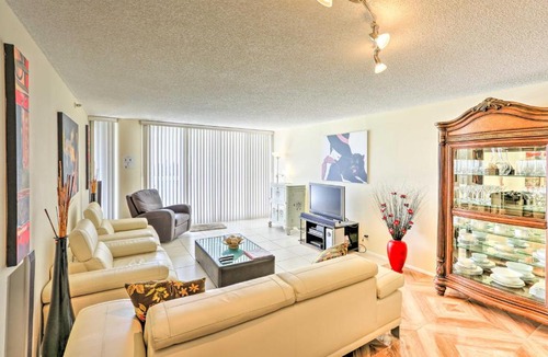 Downtown Miami House | Bayfront Miami Condo w/Resort Perks & Ocean Views