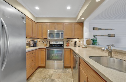 Heron Harbour Isle House | Bayfront, Newly Renovated 3BR + Den Townhome - Quiet, Pool, Boat Slip, Fireworks