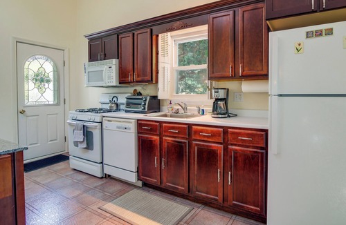 Plymouth House | Bayfront Plymouth Gem w/Sunroom, Steps to Shore!