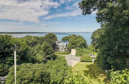 Plymouth House | Bayfront Plymouth Gem w/Sunroom, Steps to Shore!