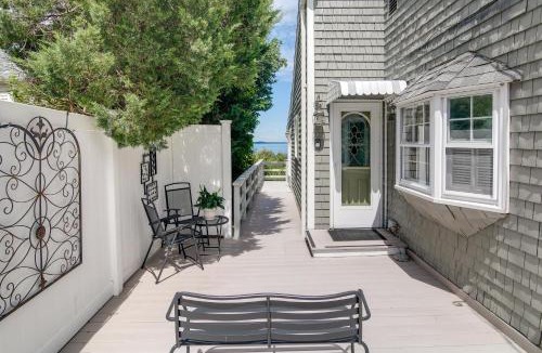 Plymouth House | Bayfront Plymouth Gem w/Sunroom, Steps to Shore!