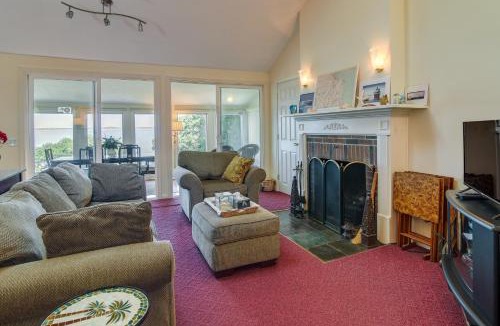 Plymouth House | Bayfront Plymouth Gem w/Sunroom, Steps to Shore!