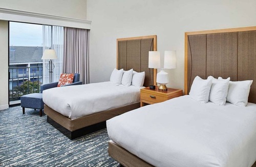 Berkeley Hotel | Bayfront Stay Near Berkeley Marina + Dining & Pool