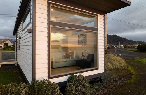 Garibaldi House | Bayfront Tiny Home - Tillamook Bay/Garibaldi