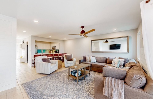 Heron Harbour Isle House | Bayfront townhome with 3 balconies, a shared pool & only 5 blocks to the beach