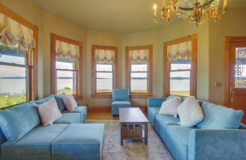 Tulalip House | Bayfront Tulalip Vacation Rental w/ Beach Access!